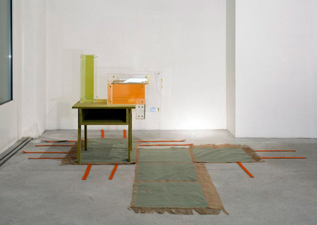 repacked-by-studio-makkink-bey-design_makkink_bey_expo09_readingtable_corti_72dpi_25cm.jpg