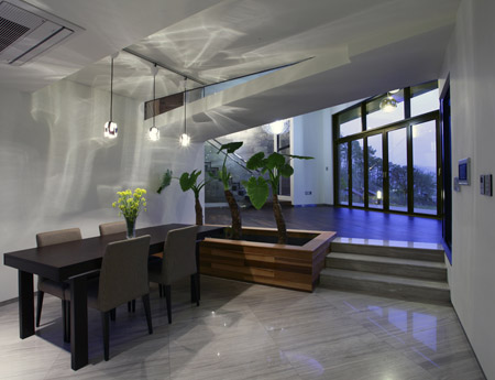 z-house-by-hohyun-park-hyunjoo-kim_dining-area.jpg