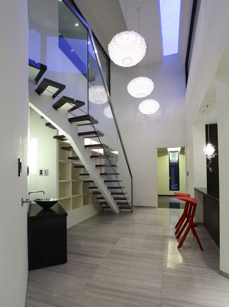 z-house-by-hohyun-park-hyunjoo-kim_entrance-corridor-and-stair.jpg