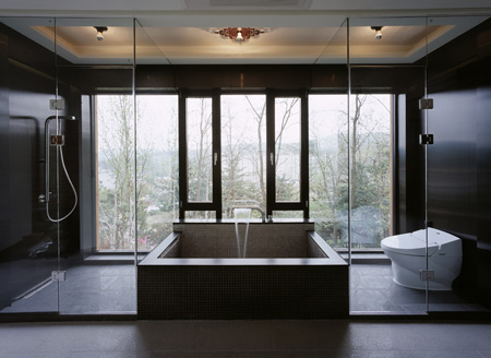 z-house-by-hohyun-park-hyunjoo-kim_master-bathroom.jpg