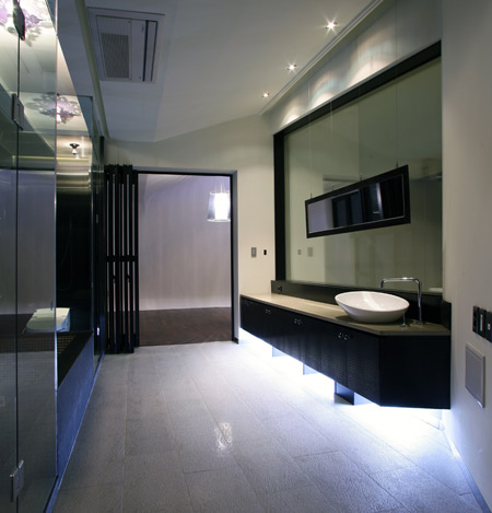 z-house-by-hohyun-park-hyunjoo-kim_master-bathroom02.jpg