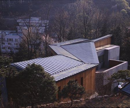 z-house-by-hohyun-park-hyunjoo-kim_shape-of-roof.jpg