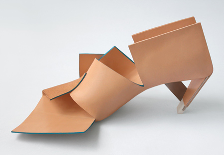 beigefoldedshoe-by-marloes-ten-bhomer-11.jpg