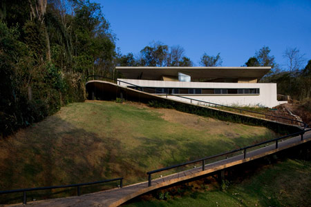 pl-house-by-fernando-maculanpedro-morais-04.jpg