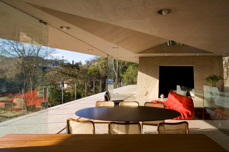 pl-house-by-fernando-maculanpedro-morais-10.jpg