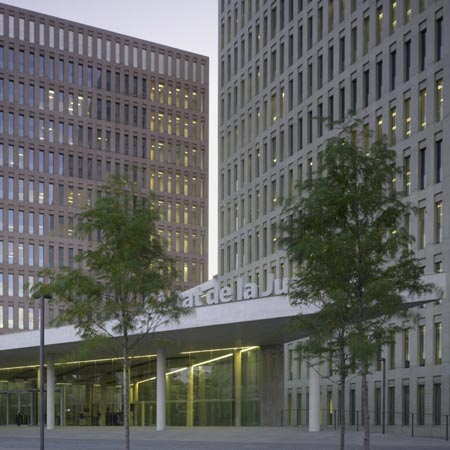 chipperfield_barcelona_4_sq.jpg