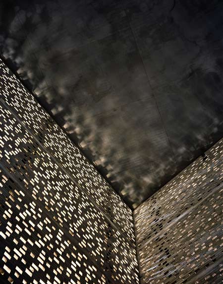 photographs-of-the-work-of-peter-zumthor-by-helene-binet-12.jpg