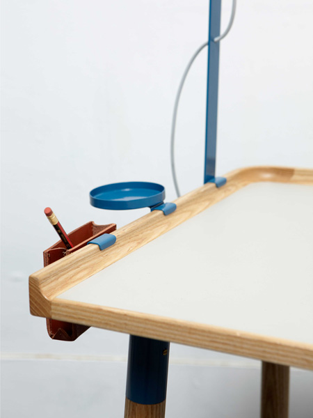 Minimal Work Station by Fredrik Paulson