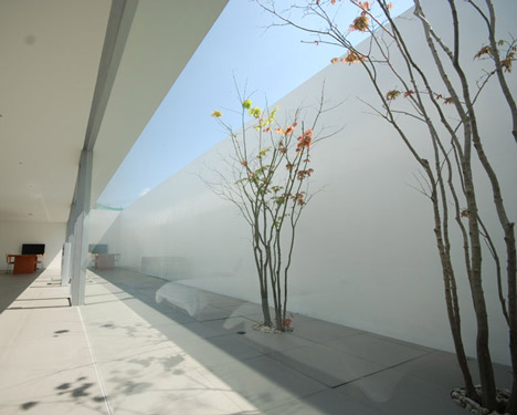 Minimalist House by Shinichi Ogawa & Associates Minimalist House by Shinichi Ogawa & Associates