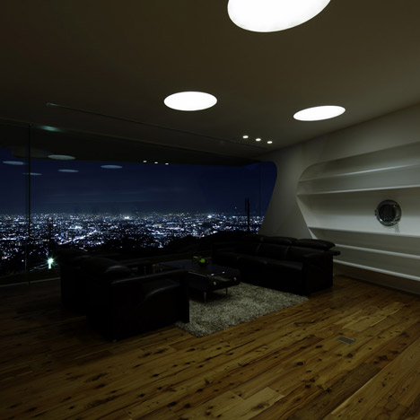 Mountains and Opening House by Eastern Desighn Office Mountains and Opening House by Eastern Desighn Office