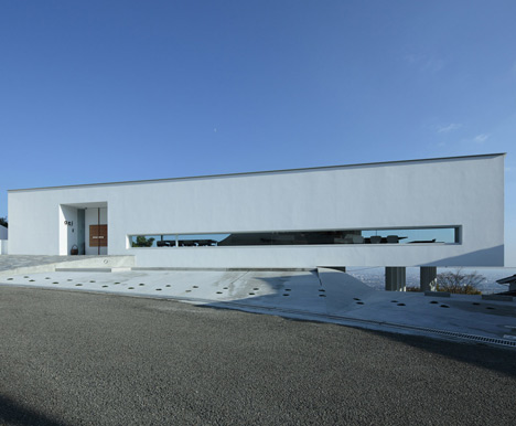 Mountains and Opening House by Eastern Desighn Officeening House by Eastern Desighn Office 13 Mountains and Opening House by Eastern Desighn Office
