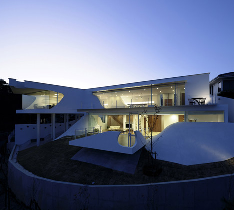 Mountains and dzn_Opening House by Eastern Desighn Office Mountains and dzn_Opening House by Eastern Desighn Office