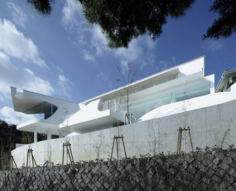 Mountains and dzn_Opening House by Eastern Desighn Office Mountains and dzn_Opening House by Eastern Desighn Office