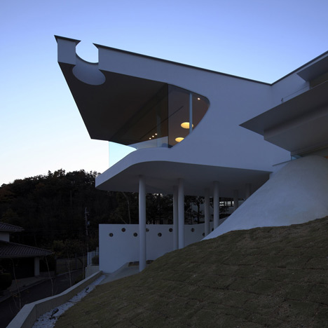 Mountains and dzn_Opening House by Eastern Desighn Office Mountains and dzn_Opening House by Eastern Desighn Office
