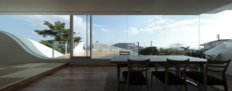 Mountains and Opening House by Eastern Desighn Office Mountains and Opening House by Eastern Desighn Office
