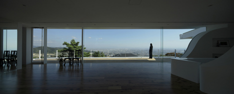 Mountains and Opening House by Eastern Desighn Office Mountains and Opening House by Eastern Desighn Office