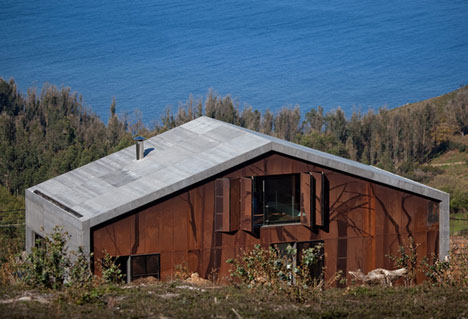 Prefab House in Cedeira by MYCC