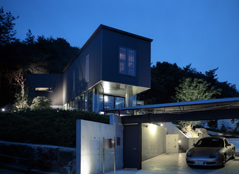 Lifted House by Masato Sekiya Lifted House by Masato Sekiya