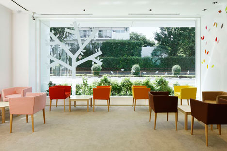 Sugamo Shinkin Bank by Emmanuelle Moureaux