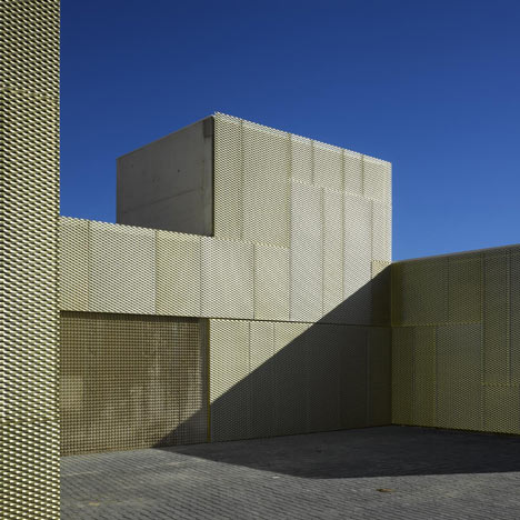 Health Care Centers in Madrid by Estudio Entresitio