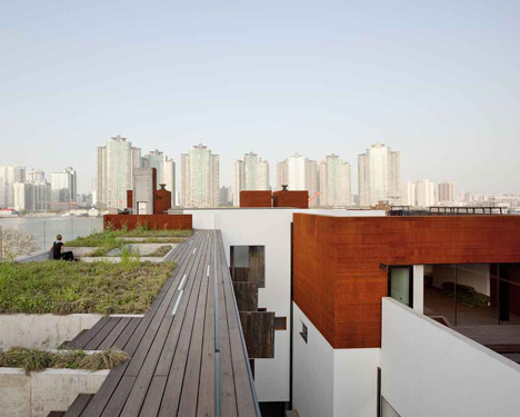The WaterHouse at South Bund by NHDRO 