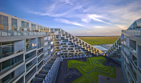 8 House by BIG