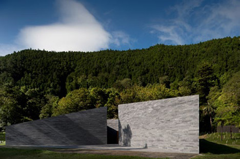Monitoring and Investigation Center of Furnas by Aires Mateus Monitoring and Investigation Center of Furnas by Aires Mateus