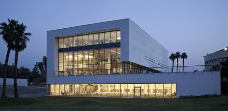 The Robert and Yadelle Sklare Family Library by Schwartz Besnosoff Architects