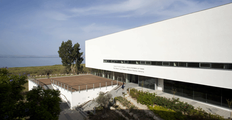 The Robert and Yadelle Sklare Family Library by Schwartz Besnosoff Architects