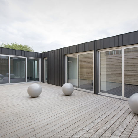 V36K08/09 - URBAN DIVA by Pasel Kuenzel Architects