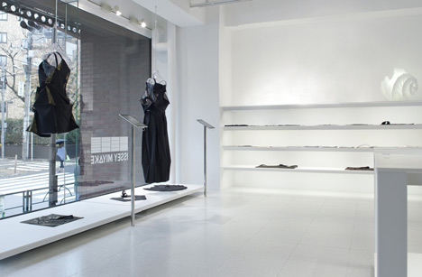 132 5. Issey Miyake by Tokujin Yoshioka 132 5. Issey Miyake by Tokujin Yoshioka