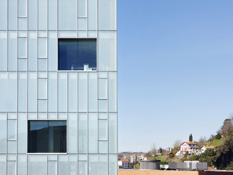 Zaisa Office Tower by Hoz Fontán Arquitectos