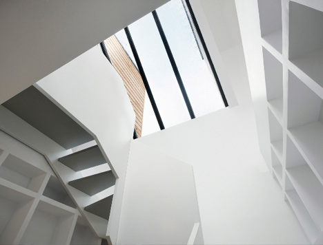 Heliotrope Raising by Bang Architectes