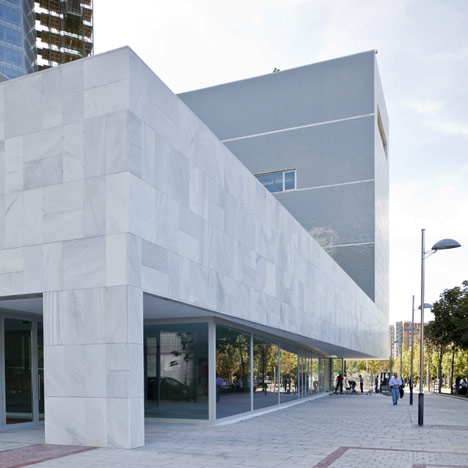 Paraninfo de la Universidad del País Vasco by Álvaro Siza