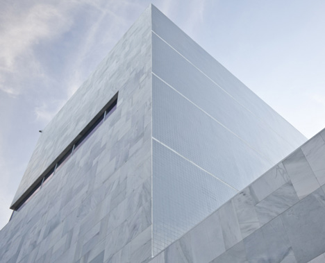 Paraninfo de la Universidad del País Vasco by Álvaro Siza