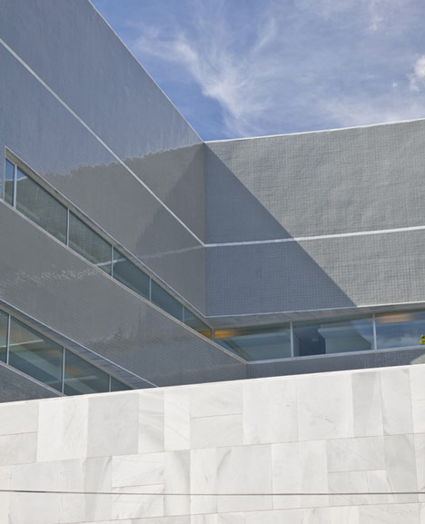 Paraninfo de la Universidad del País Vasco by Álvaro Siza