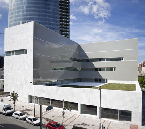 Paraninfo de la Universidad del País Vasco by Álvaro Siza