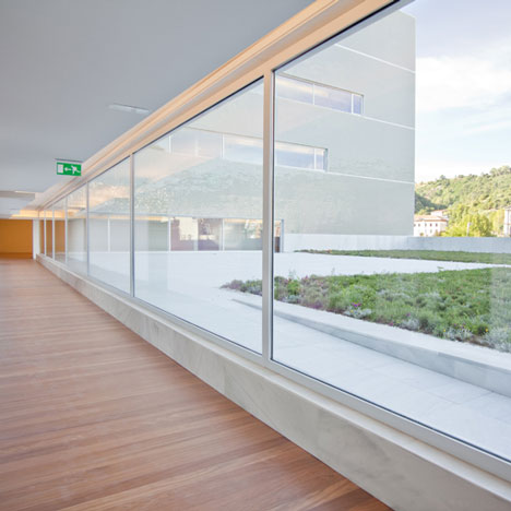 Paraninfo de la Universidad del País Vasco by Álvaro Siza