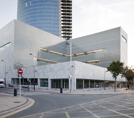 Paraninfo de la Universidad del País Vasco by Álvaro Siza