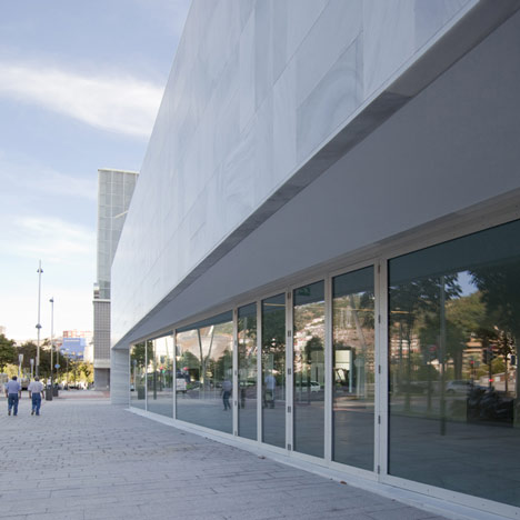 Paraninfo de la Universidad del País Vasco by Álvaro Siza