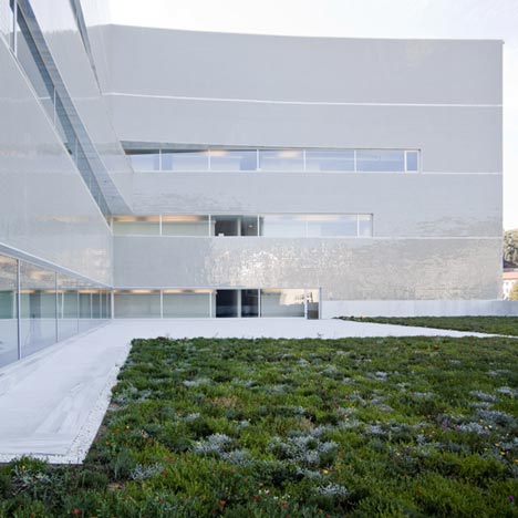 Paraninfo de la Universidad del País Vasco by Álvaro Siza