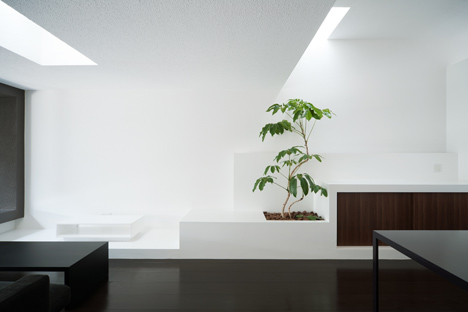 Gable House by FORM Kouichi Kimura Architects