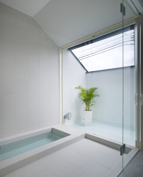 Ogaki House by Katsutoshi Sasaki and Associates