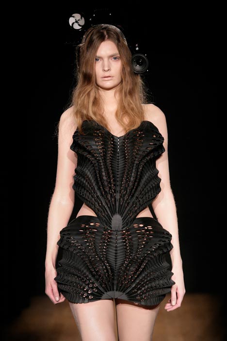 Escapism by Daniel Widrig and Iris van Herpen Escapism by Daniel Widrig and Iris van Herpen