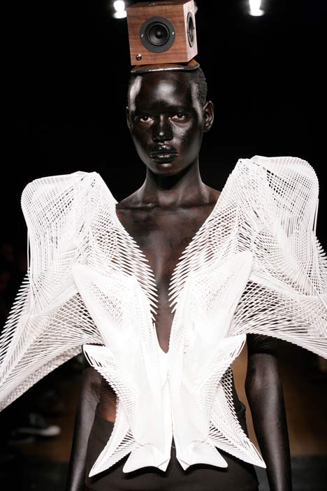 Escapism by Daniel Widrig and Iris van Herpen Escapism by Daniel Widrig and Iris van Herpen
