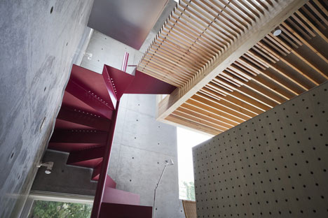 House in Kohgo by Yutaka Yoshida Architect and Associates 