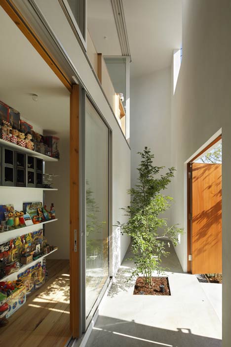 Inside Out by Takeshi Hosaka Architects Inside Out by Takeshi Hosaka Architects