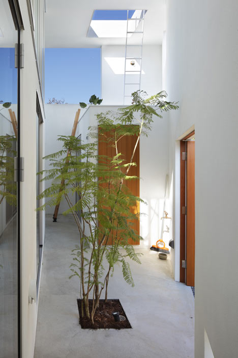 Inside Out by Takeshi Hosaka Architects Inside Out by Takeshi Hosaka Architects