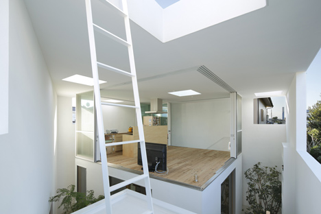 Inside Out by Takeshi Hosaka Architects Inside Out by Takeshi Hosaka Architects