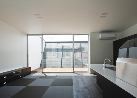 Lift by Apollo Architects ＆ Associates